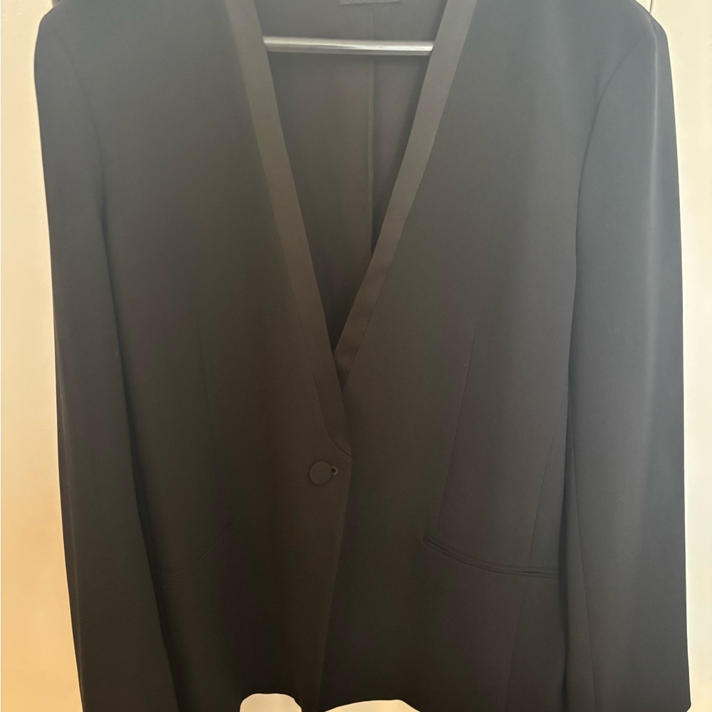Theory Black Blazer - barely worn, offers welcomed!